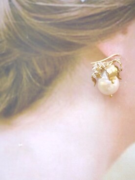 「tone（トーン）の【flua】【vintage accessory】淡水パール ホワイト しずく型 ゴールドリーフ ピアス（ピアス（両耳用）、ゴールド系）」を使った、flua vintageさん（レディース・152cm）の秋コーディネート