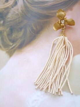 「tone（トーン）の【flua】【vintage accessory】ブライダル 2way   ヴィンテージ  ゴールドフラワー ロングビーズタッセル イヤリング（イヤリング、ゴールド系）」を使った、flua vintageさん（レディース・152cm）の秋コーディネート