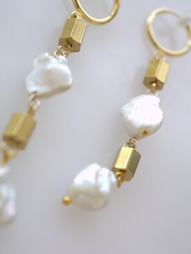 「tone（トーン）の【flua】【vintage accessory】淡水パール ヴィンテージ  チェーン イヤリング（イヤリング、ゴールド系）」を使った、flua vintageさん（レディース・152cm）の秋コーディネート