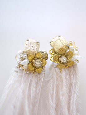「tone（トーン）の【flua】【vintage accessory】ブライダル ヴィンテージ ラインストーン オーストリッチフェザー イヤリング（イヤリング、ゴールド系）」を使った、flua vintageさん（レディース・152cm）の秋コーディネート
