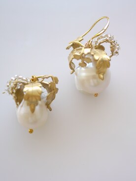 「tone（トーン）の【flua】【vintage accessory】淡水パール ホワイト しずく型 ゴールドリーフ ピアス（ピアス（両耳用）、ゴールド系）」を使った、flua vintageさん（レディース・152cm）の秋コーディネート