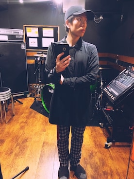「adidas Originals（アディダスオリジナルス）のアイテム（スリッポン）」を使った、小澤水秀さん（メンズ・163cm）の秋コーディネート