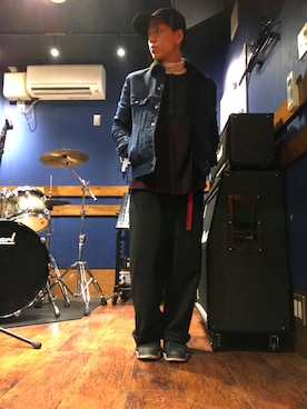 「ノーカラーシャツ」｜「アイテム（デニムジャケット）」を使った、小澤水秀さん（メンズ・163cm）の冬コーディネート