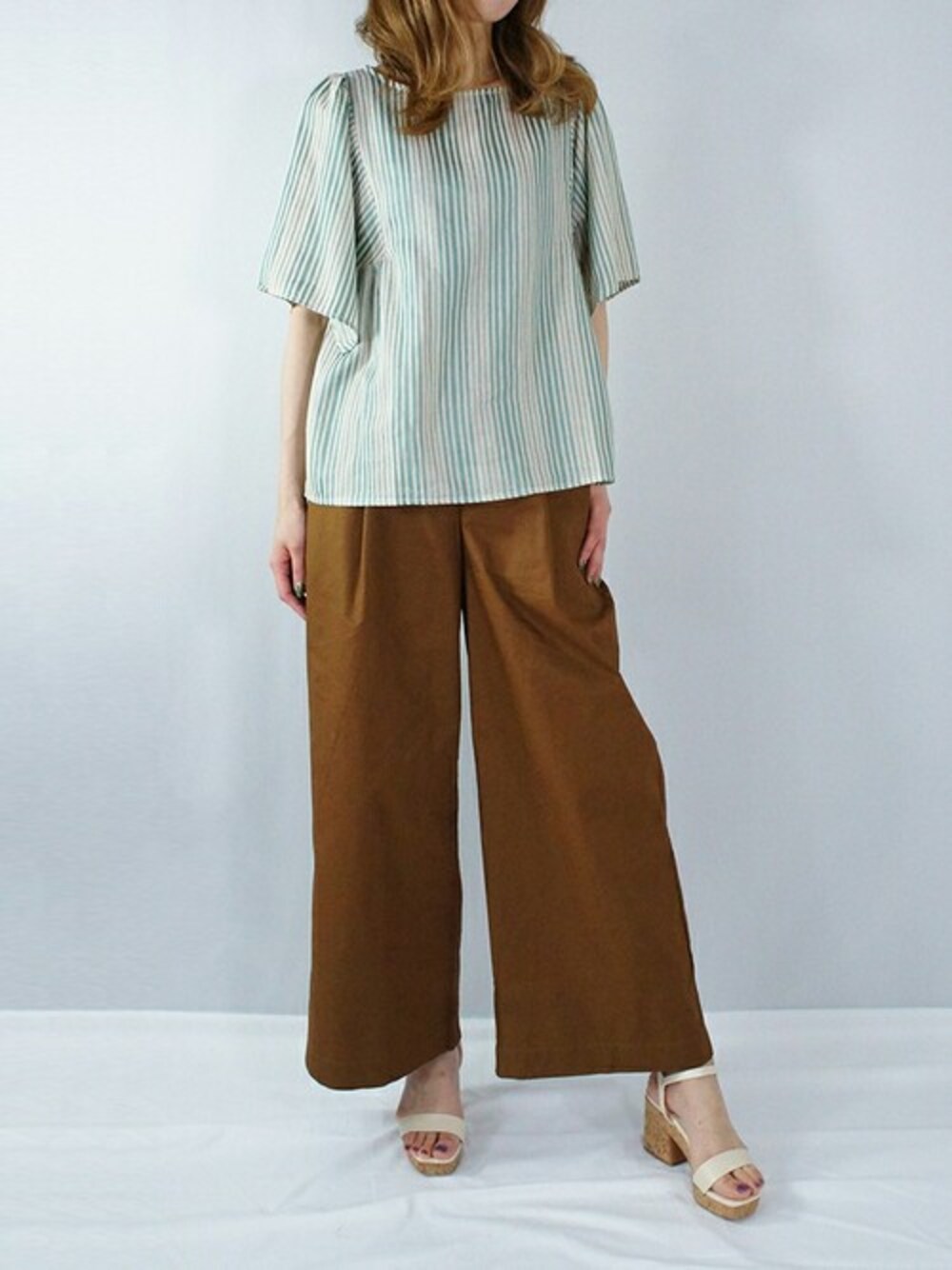 「パンツ、ストライプ、リネン、ハイウエストパンツ、パンツコーデ、linen、リネンブラウス、summer style、summerlook」｜「vingtroisの変型ストライプコットンリネンブラウス（Tシャツ/カットソー、グリーン系）」を使った、hazelnut_storeさん（レディース・160cm）の夏コーディネートの1枚目の写真