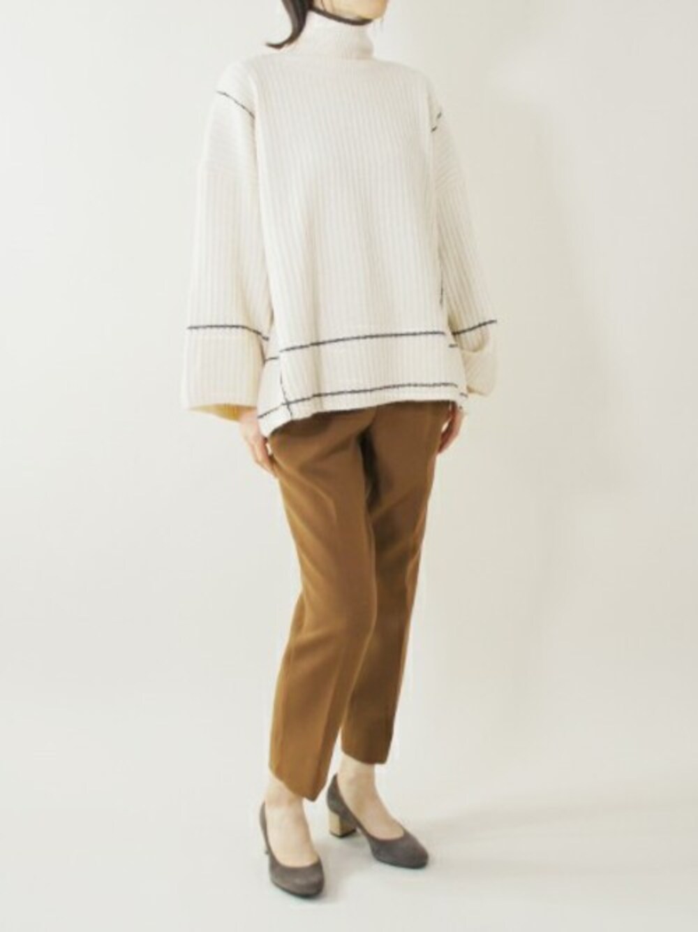 「ニット、バイカラー、knit、冬コーデ、バイカラーニット、冬、winter、ニットコーデ」｜「enough for meのラインニット（ニット/セーター、ベージュ系）」を使った、hazelnut_storeさん（レディース・162cm）の冬コーディネートの1枚目の写真