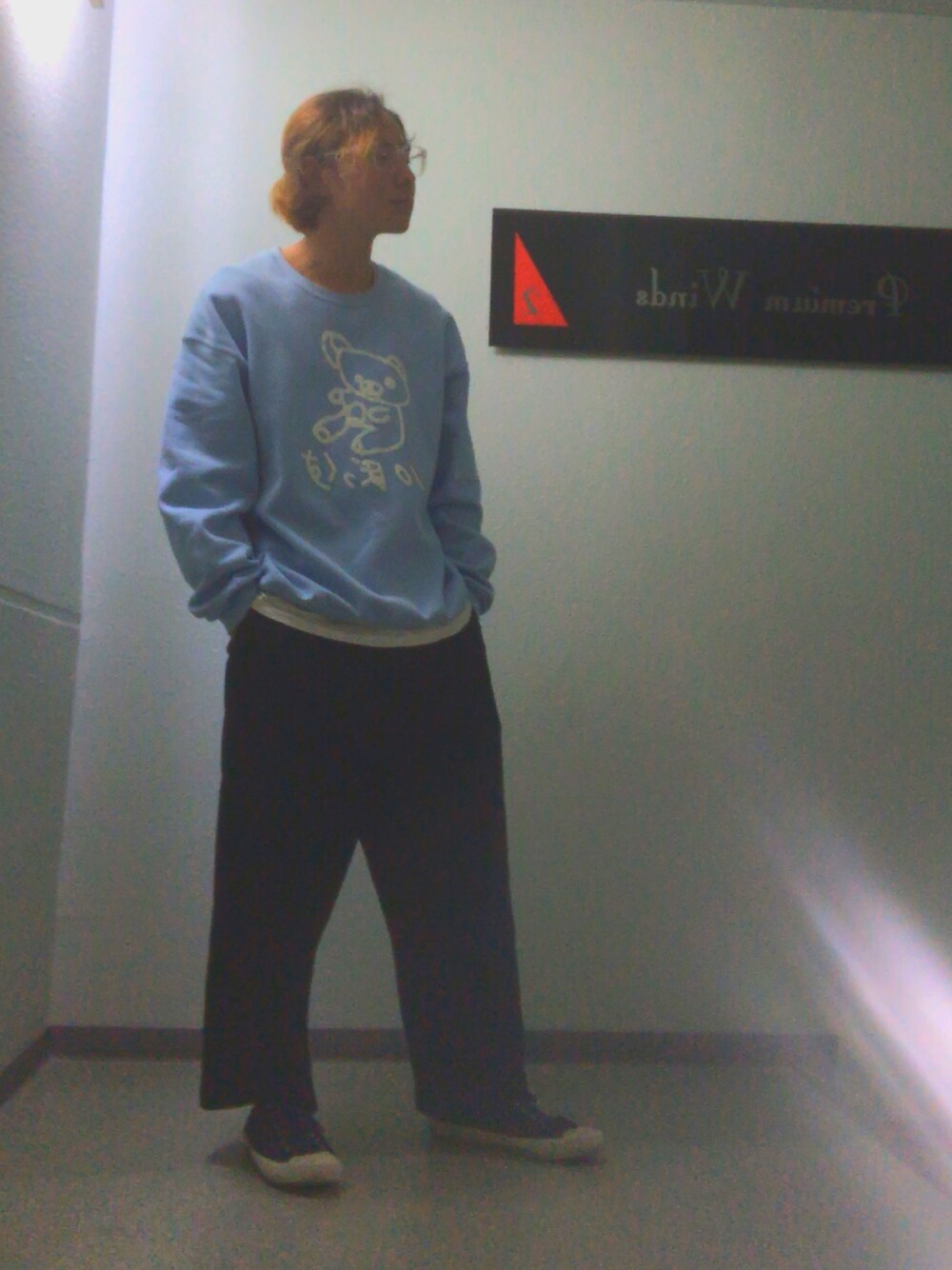 「おしゃれさんと繋がりたい、ゆったりコーデ、だらだら、おきにいりアイテム」｜「COMME des GARCONS HOMMEのアイテム（スラックス、ブラック系）」を使った、hitomiさん（メンズ・172cm）の冬コーディネートの1枚目の写真
