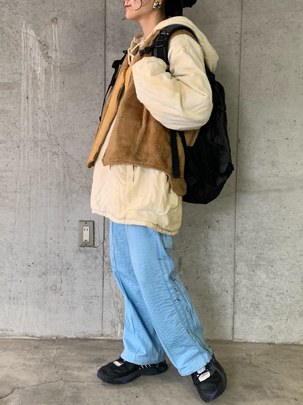 「レイヤードスタイル、パーカー、ベスト、ジャージ、Keisuke Kanda、古着、古着コーデ」｜「古着のアイテム（パーカー、ベージュ系）」を使った、まさこさん（レディース・156cm）の冬コーディネートの1枚目の写真