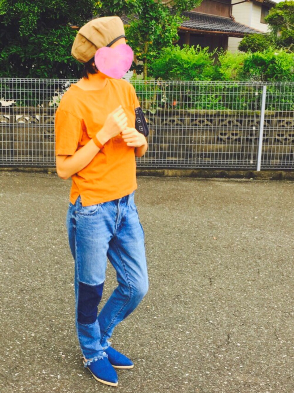 「ベレー帽、秋のコーデ、ジーンズ、ラフ、ラクチンコーデ」｜「LOWRYS FARMのＣＯＮＥガールＦデニムパンツ　742093 （デニムパンツ、ブルー系）」を使った、Rinaさん（レディース・157cm）の秋コーディネートの1枚目の写真