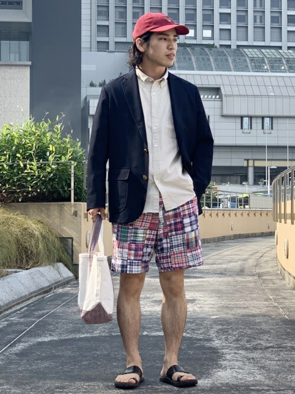 「紺ブレ、シップス、SHIPS、ボタンダウンシャツ、トラッドスタイル、ジャケットコーデ」｜「SHIPSのSC: シアサッカー ボタンダウン ショートスリーブ シャツ（シャツ/ブラウス、ベージュ系）」を使った、木下さん（メンズ・167cm）の夏コーディネートの1枚目の写真