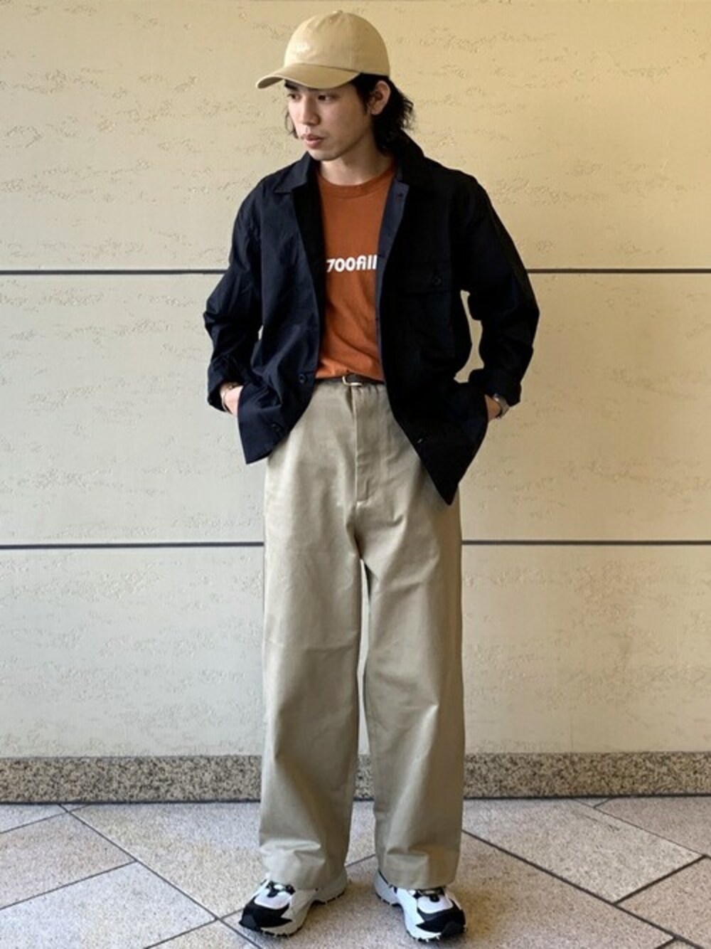 「スニーカー、New Balance、カバーオール、シップス、SHIPS、タックイン、アメリカ製」｜「SHIPSのSHIPS×CORNERWEAR: アメリカ製 WEATHER CLOTH カバーオール（ブルゾン、ブルー系）」を使った、木下さん（メンズ・167cm）の夏コーディネートの1枚目の写真