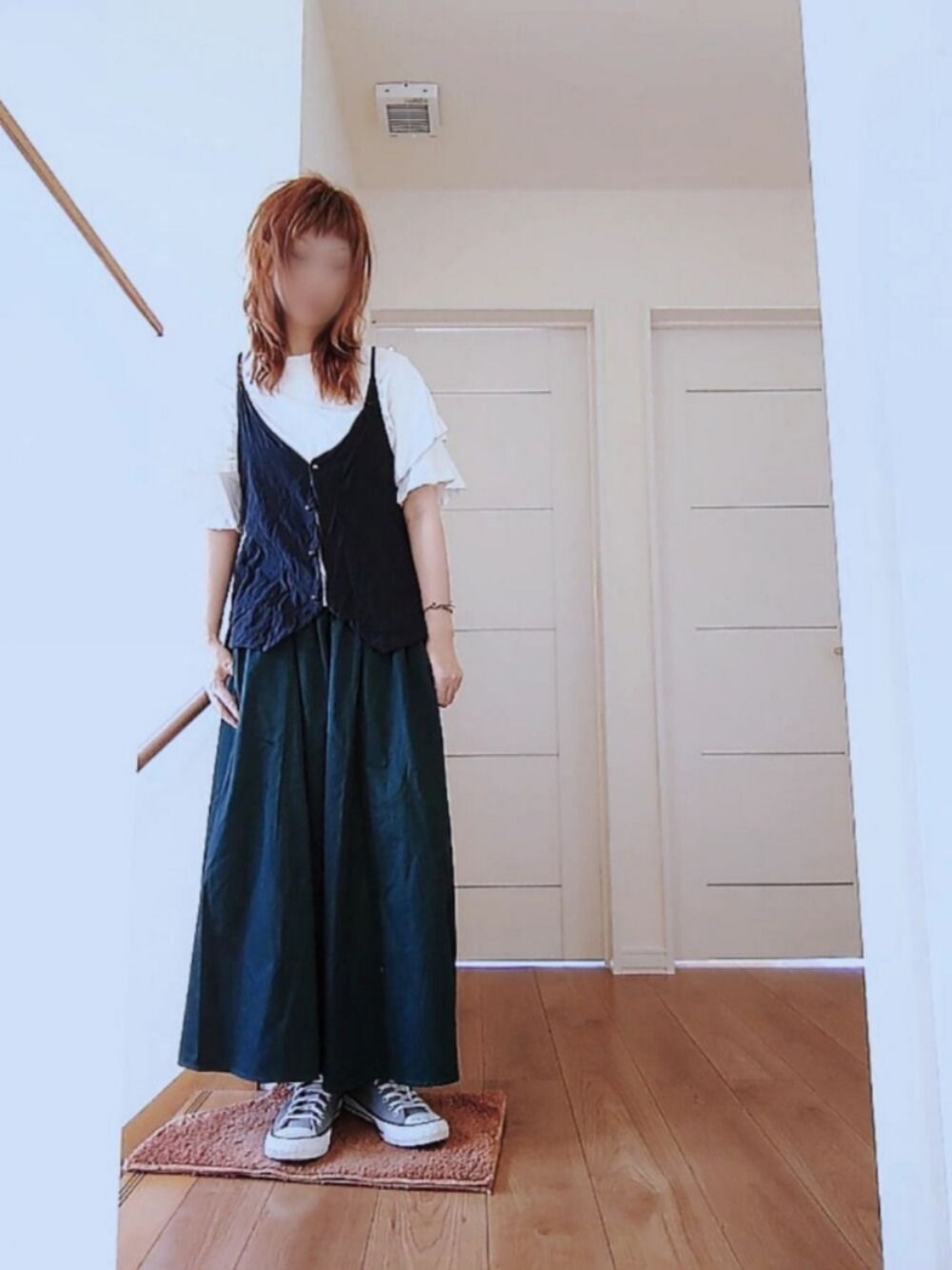 「ゆるコーデ、シンプル、プチプラ、古着MIX、ワイドパンツ、converse、カジュアル、これが私をアゲる服」｜「CONVERSEのconverse(コンバース) NEXTAR110 OX(ネクスター110OX)（スニーカー、グレー系）」を使った、manami💞さん（レディース・165cm）の春コーディネートの1枚目の写真