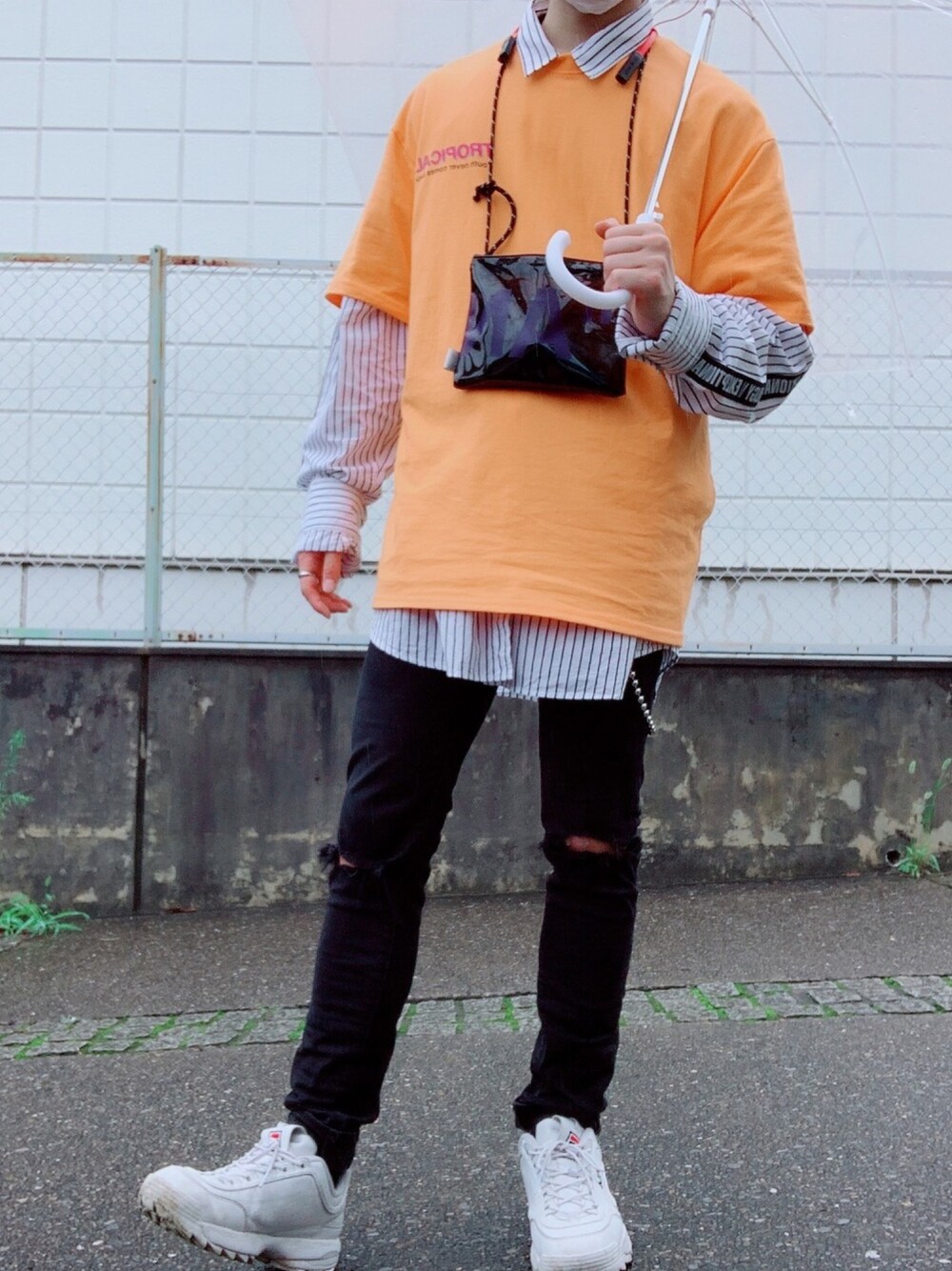 「カジュアル、いいね、save、フォローお願いします🤑、柄シャツ、韓国ファッション、いいね返し、梅雨、韓国好きな人と繋がりたい、個性派、傘、おしゃれさんと繋がりたい」｜「GUのアイテム（パンツ、ブラック系）」を使った、RIKUさん（メンズ・171cm）の夏コーディネートの1枚目の写真