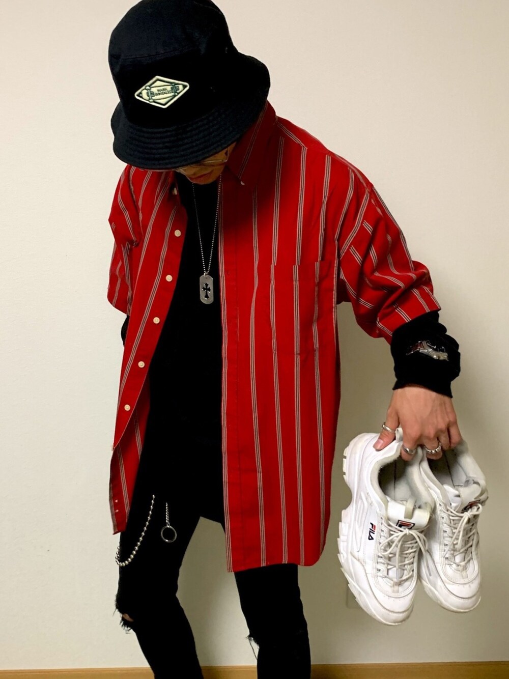 「シンプルコーデ、カジュアルコーデ、スニーカー、キレイめ、ootd、ビッグシルエット、いいね、save、フォローお願いします🤑、秋のコーデ、street、白スニーカー」｜「FILAのFILA ダッドスニーカー DISRUPTOR 2 / ディスラプター2（スニーカー、ホワイト系）」を使った、RIKUさん（メンズ・171cm）の秋コーディネートの1枚目の写真