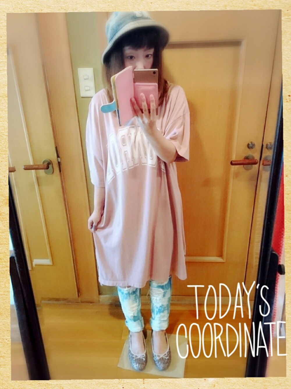 「niko and...のピグメントロゴチュニックTシャツ【niko and ...】（チュニック、ピンク系）」を使った、ユーリさん（レディース・152cm）の秋コーディネートの1枚目の写真
