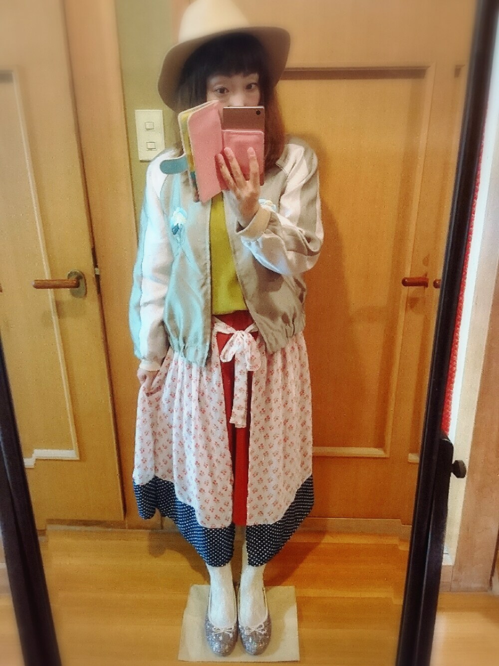 「POU DOU DOUのスパンテレコギャザースリーブプルオーバー（Tシャツ/カットソー、イエロー系）」を使った、ユーリさん（レディース・152cm）の秋コーディネートの1枚目の写真