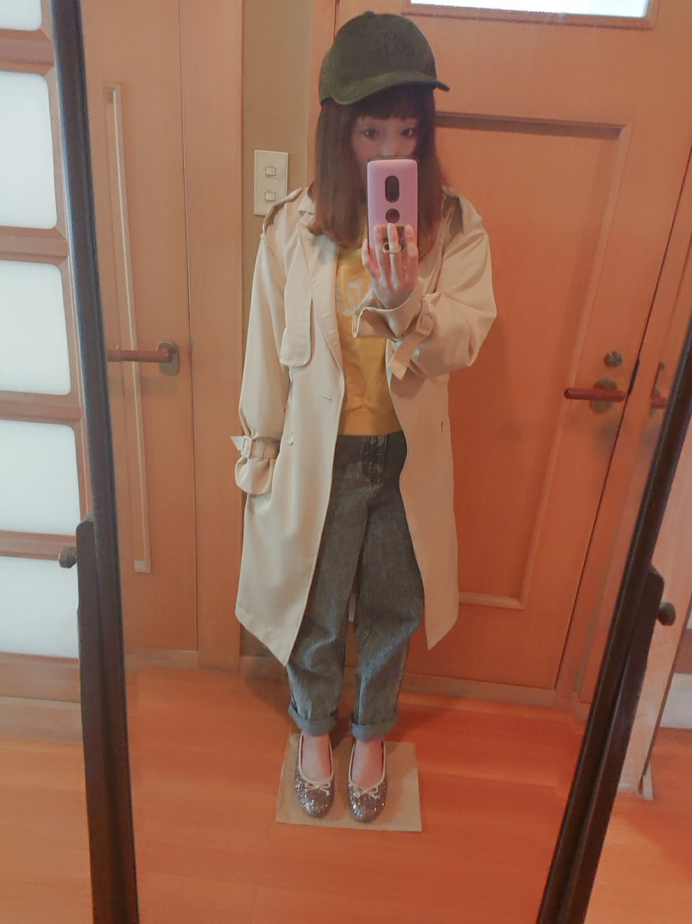 「WEGOのWEGO/フェイクスエードロゴキャップ（キャップ、グリーン系）」を使った、ユーリさん（レディース・152cm）の春コーディネートの1枚目の写真