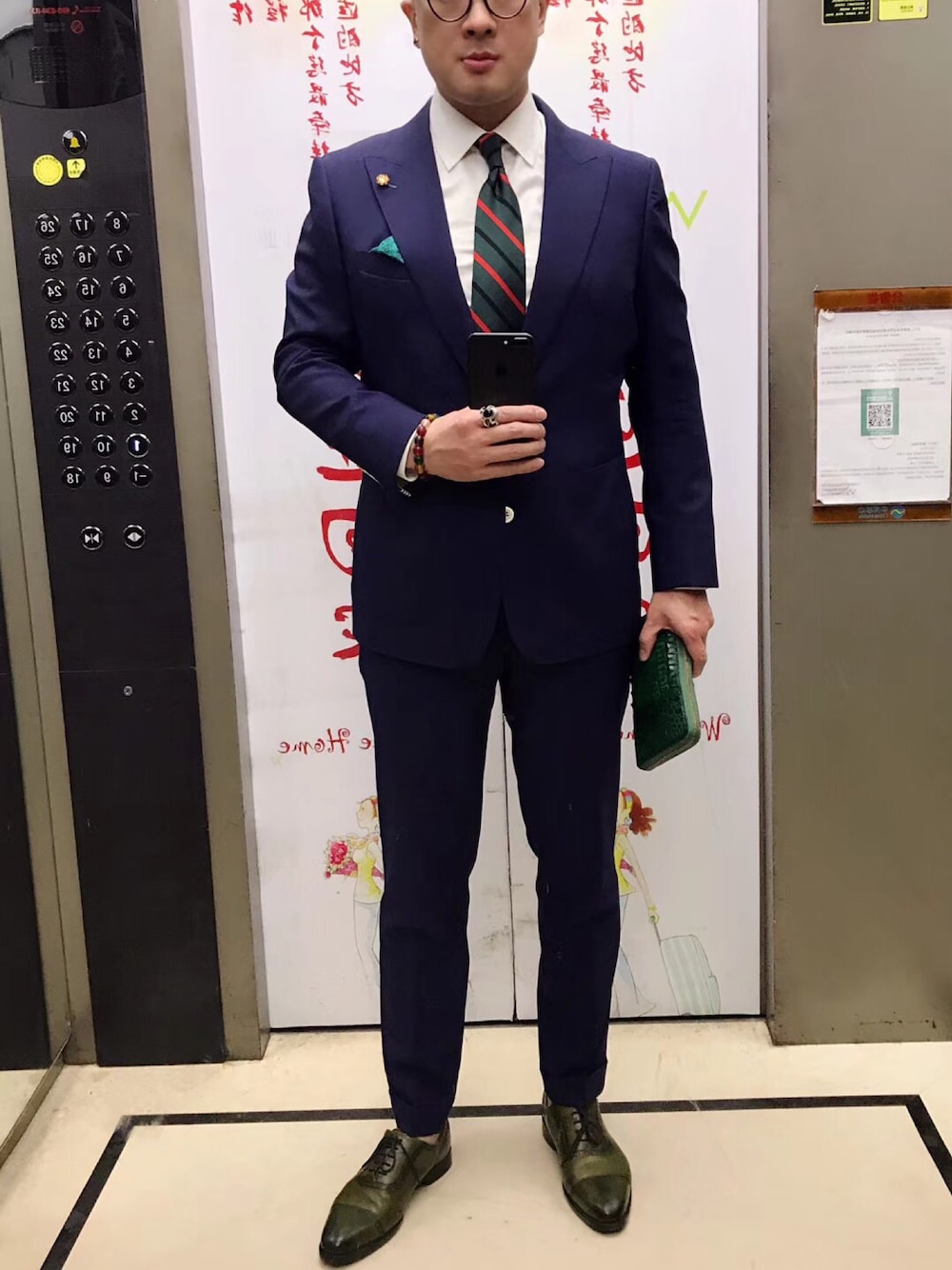 「Scabalのアイテム（スーツジャケット、ブルー系）」を使った、裕隆興高級定製さん（メンズ・175cm）の冬コーディネートの1枚目の写真