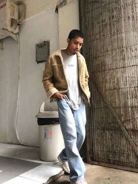 「Guess（ゲス）のアイテム（Tシャツ/カットソー、グレー系）」を使った、aksarajacob🇮🇩さん（メンズ・170cm）の春コーディネート