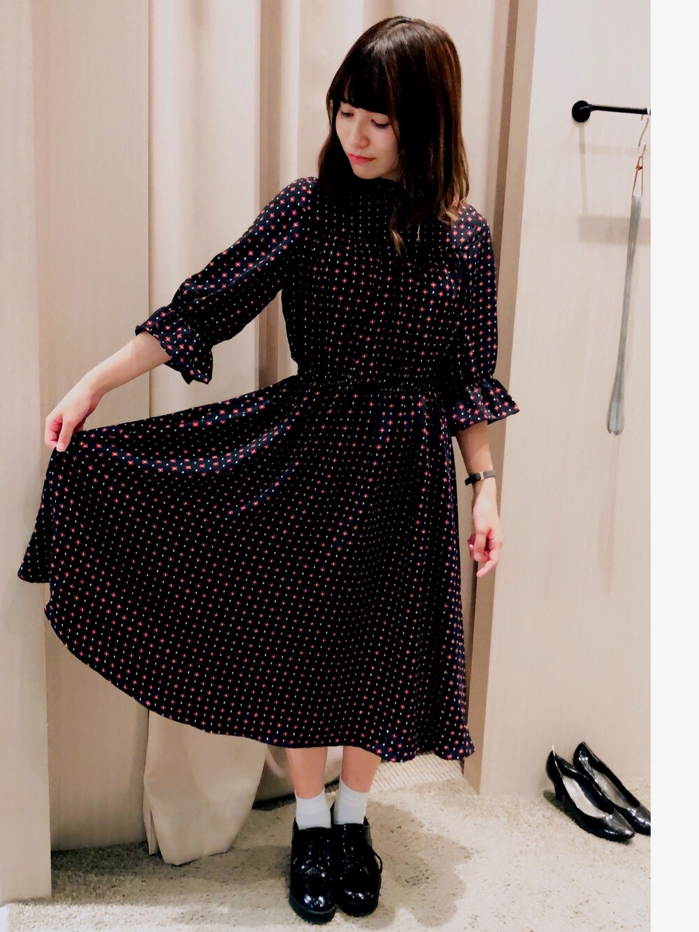 「ワンピース、シンプル、スタッフコーデ、柄シャツ、レトロ、新作、ボトルネック、柄ワンピース、秋物、HVC」｜「hvc femmeのアイテム（ワンピース/ドレス、ブラック系）」を使った、HVC船橋店さん（レディース・160cm）の夏コーディネートの1枚目の写真