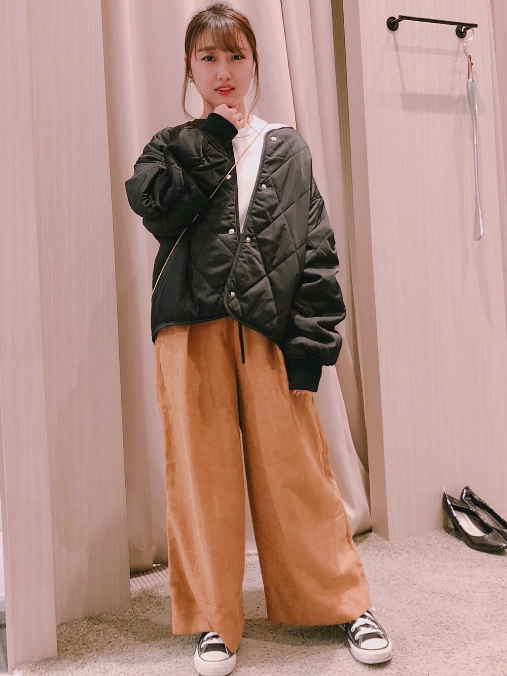 「ブルゾン、ビッグシルエット、シンプル、ベージュ、キルティング、UNIQLO、converse、白Tシャツ、秋コーデ、HVC」｜「GRAND GLOBALのアイテム（ブルゾン、ブラック系）」を使った、HVC船橋店さん（レディース・147cm）の秋コーディネートの1枚目の写真