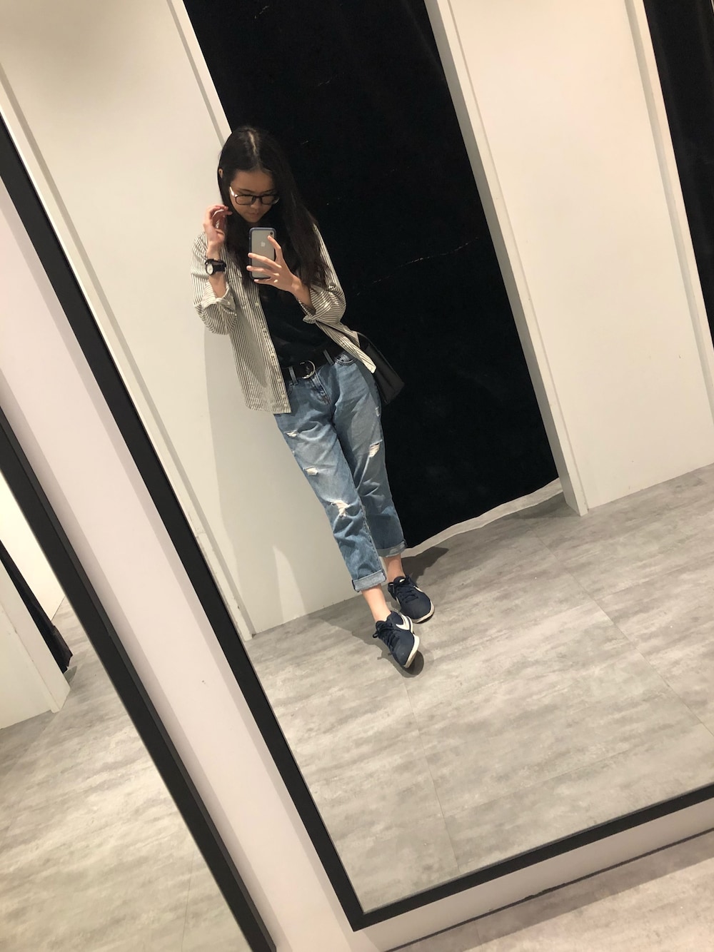 「NETのアイテム（パンツ、ブルー系）」を使った、Ariel Lin さん（レディース・163cm）の秋コーディネートの1枚目の写真
