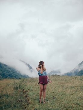 「Something Borrowed（サムシングボロウド）のアイテム」を使った、Lizzy Alquizarさん（レディース・162cm）の秋コーディネート