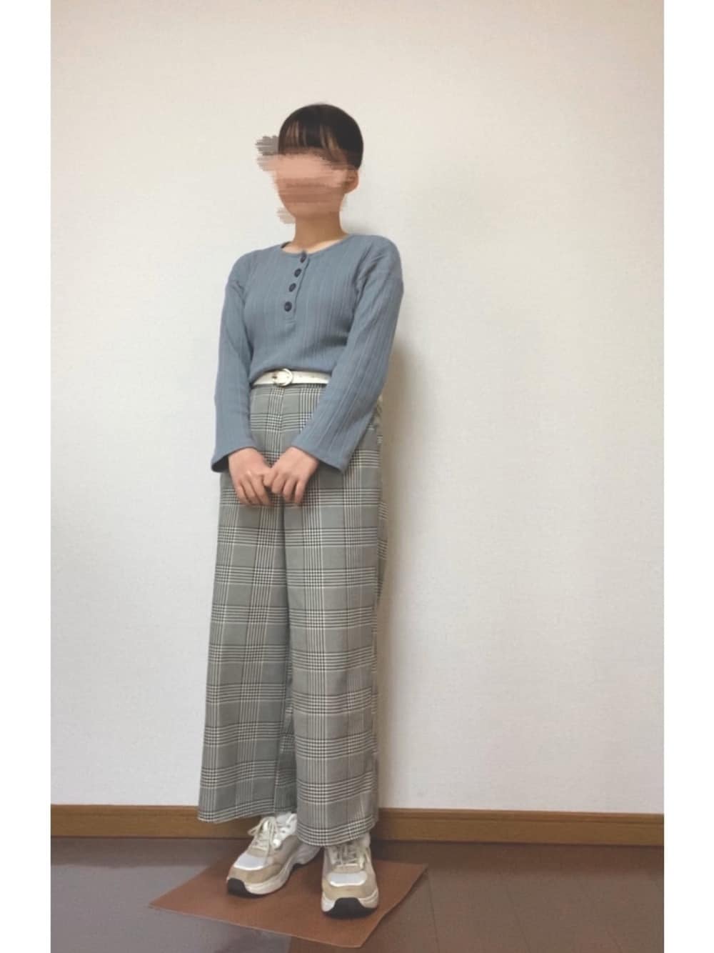 「シンプルコーデ、低身長コーデ、くすみカラー、くすみブルー」｜「しまむらのアイテム（Tシャツ/カットソー、ブルー系）」を使った、のんさん（レディース・151cm）の春コーディネートの1枚目の写真