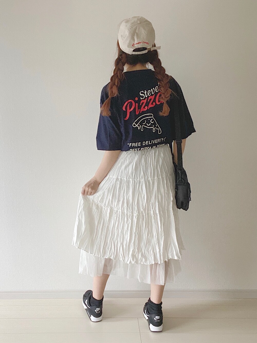 「シンプルコーデ、夏コーデ、プチプラ、Tシャツ、ロングスカート、スニーカー、キャップ、ラフ」｜「nodeのアイテム（Tシャツ/カットソー、ブルー系）」を使った、ゆっきさん（レディース・162cm）の夏コーディネートの1枚目の写真