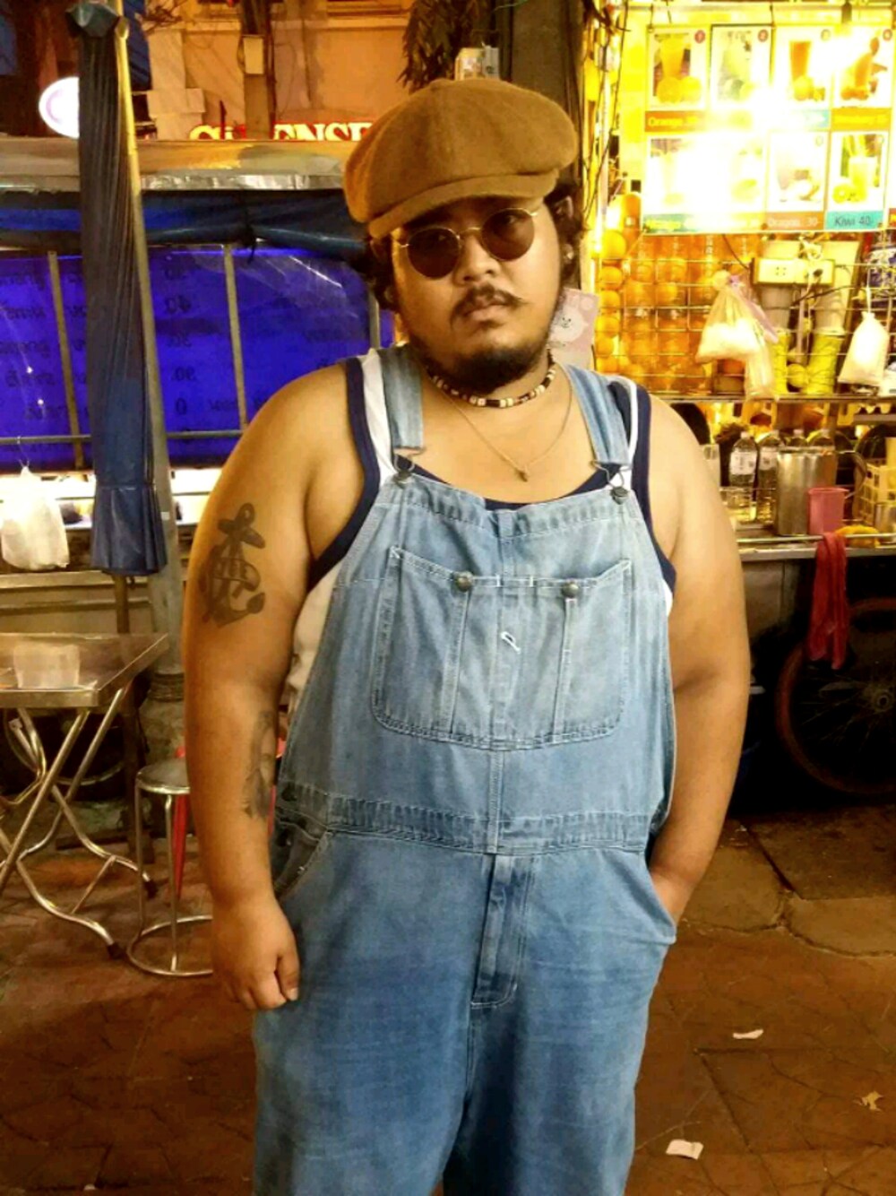 「NEW YORK HATのアイテム（キャップ、ブラウン系）」を使った、Wasan Sittisaさん（メンズ・170cm）の春コーディネートの1枚目の写真