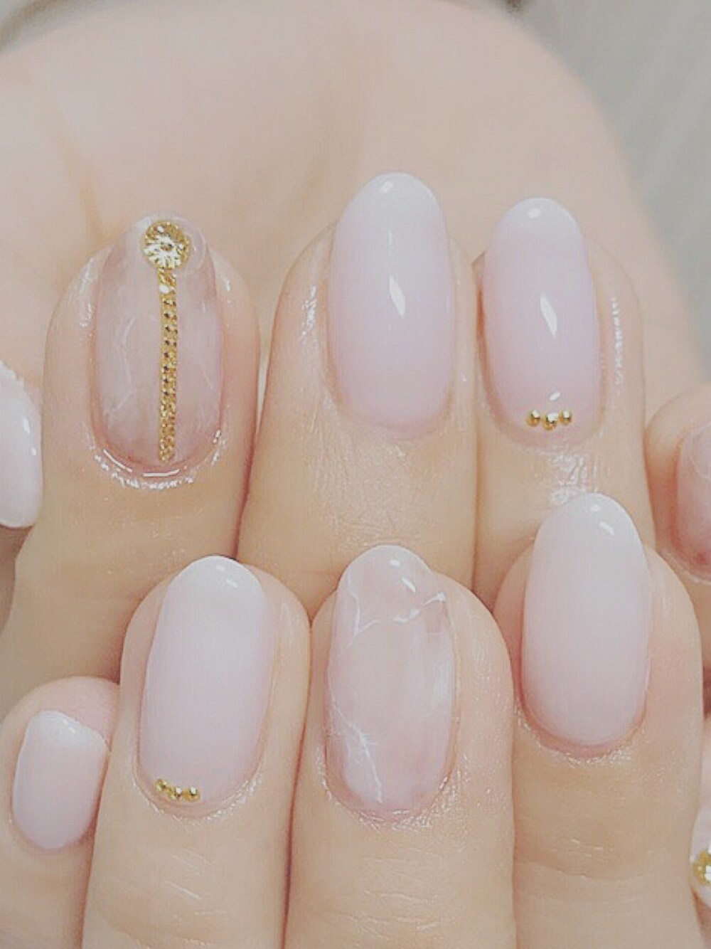 「春ネイル、大理石ネイル、ジェルネイル、ネイル、nail 、nails、nail art、ピンク、pink」｜「nailのアイテム（その他、ピンク系）」を使った、airiさん（キッズ・100cm）の春コーディネートの1枚目の写真