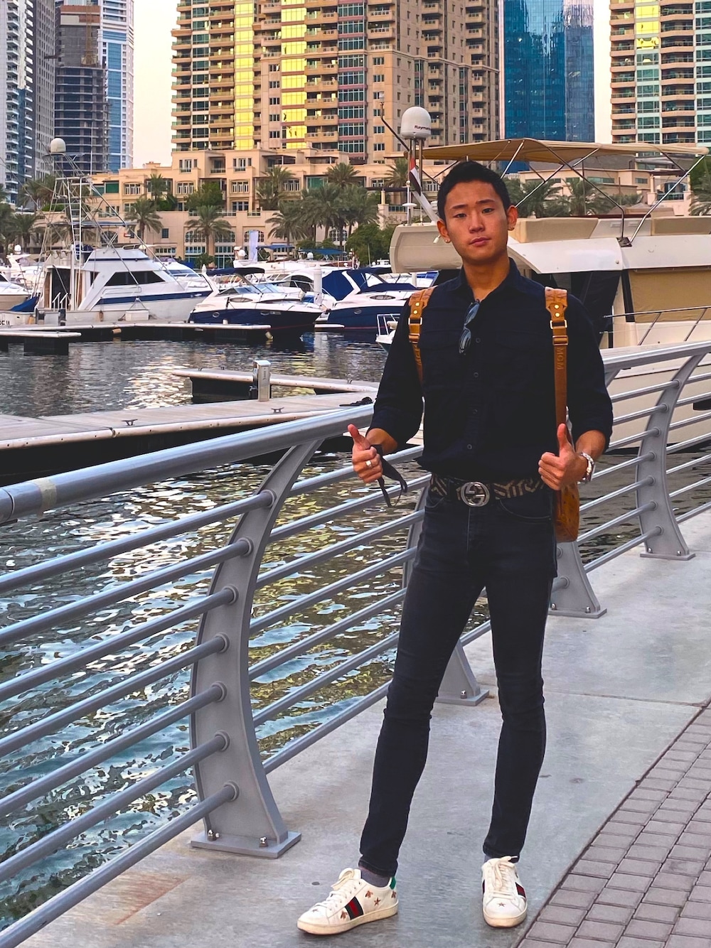 「summer、black、Dubai」｜「GUのアイテム（シャツ/ブラウス、ブラック系）」を使った、むらやまЯёоさん（メンズ・173cm）の秋コーディネートの1枚目の写真