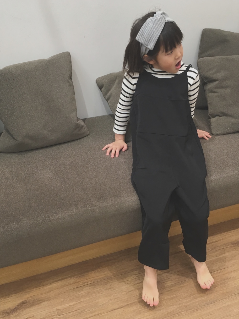 「キッズコーデ、女の子、5歳、りあ」｜「GLOBAL WORKの【キッズ】キャミオールインワン/724367（つなぎ/オールインワン、ブラック系）」を使った、yu___☺︎さん（キッズ・110cm）の冬コーディネートの1枚目の写真