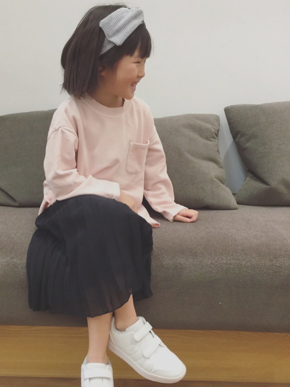 「キッズコーデ、女の子、りあ、5歳」｜「GLOBAL WORKの【キッズ】BIGピグメントスウエットプルオーバー/742540（スウェット、ピンク系）」を使った、yu___☺︎さん（キッズ・110cm）の冬コーディネートの1枚目の写真