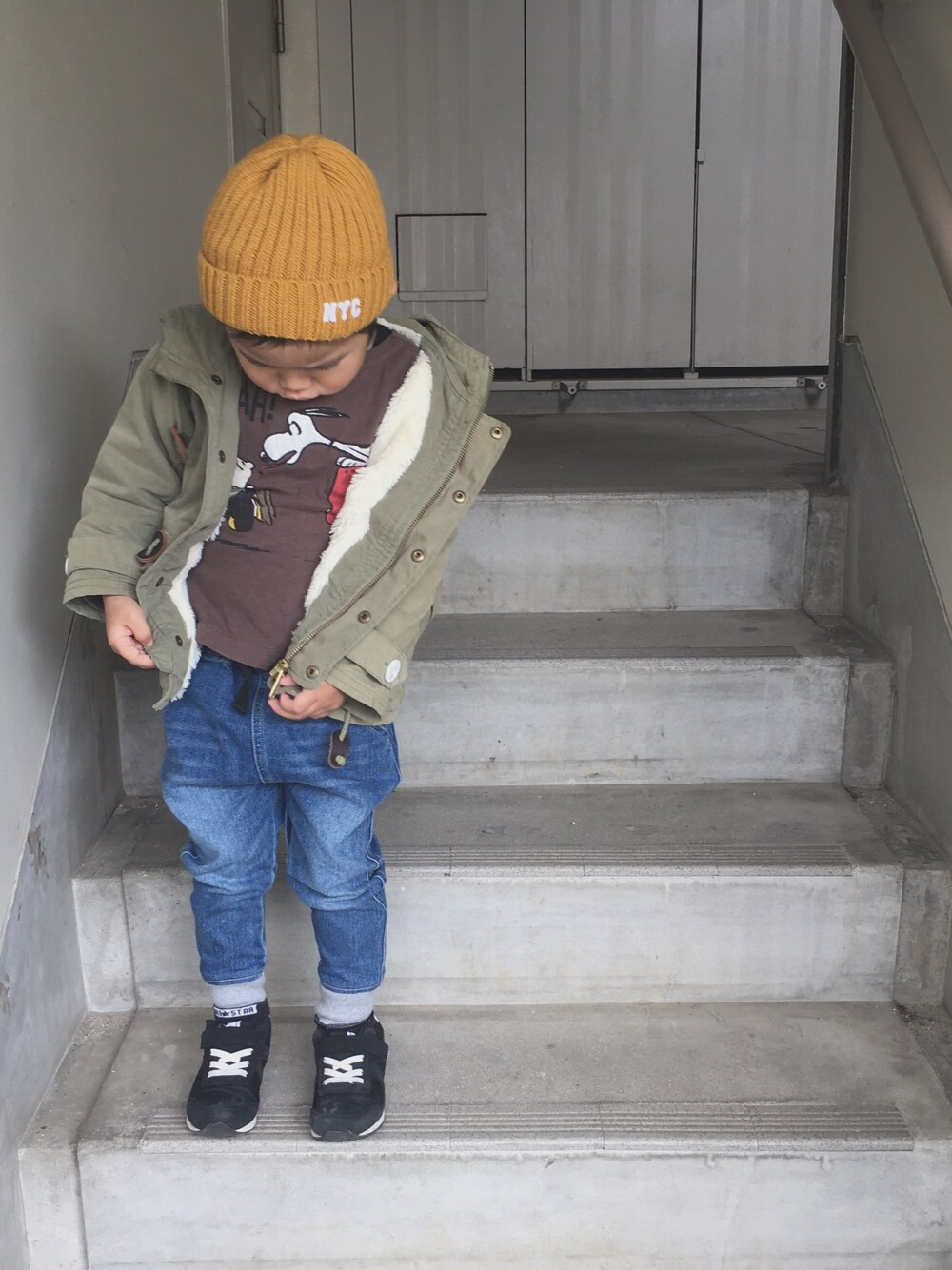 「たいち、キッズコーデ、3歳、男の子」｜「petit mainのNYCロゴニット帽（ニットキャップ/ビーニー、イエロー系）」を使った、yu___☺︎さん（キッズ・100cm）の冬コーディネートの1枚目の写真