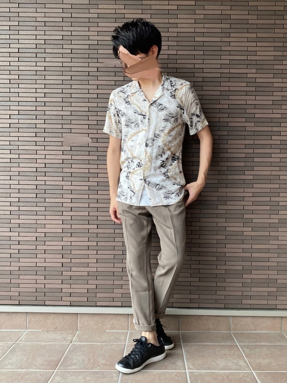 「シンプルコーデ、休日スタイル、タイダイ柄、開襟シャツ、シャツスタイル、スラックス、アースカラー、ベージュコーデ、ワントーンコーデ」｜「ZARAのアイテム（シャツ/ブラウス、ベージュ系）」を使った、ししとうさん（メンズ・170cm）の夏コーディネートの1枚目の写真