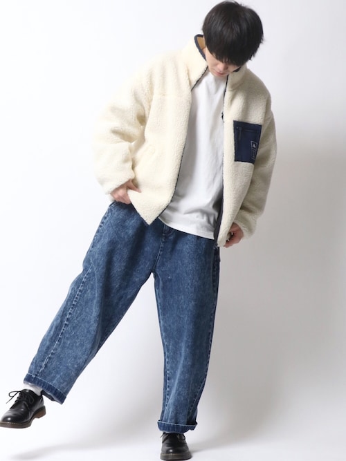 ラシット美品 エンボス加工ネイビー二つ折り財布 ラシット美品 エンボス加工ネイビー二つ折り財布 - メルカリ