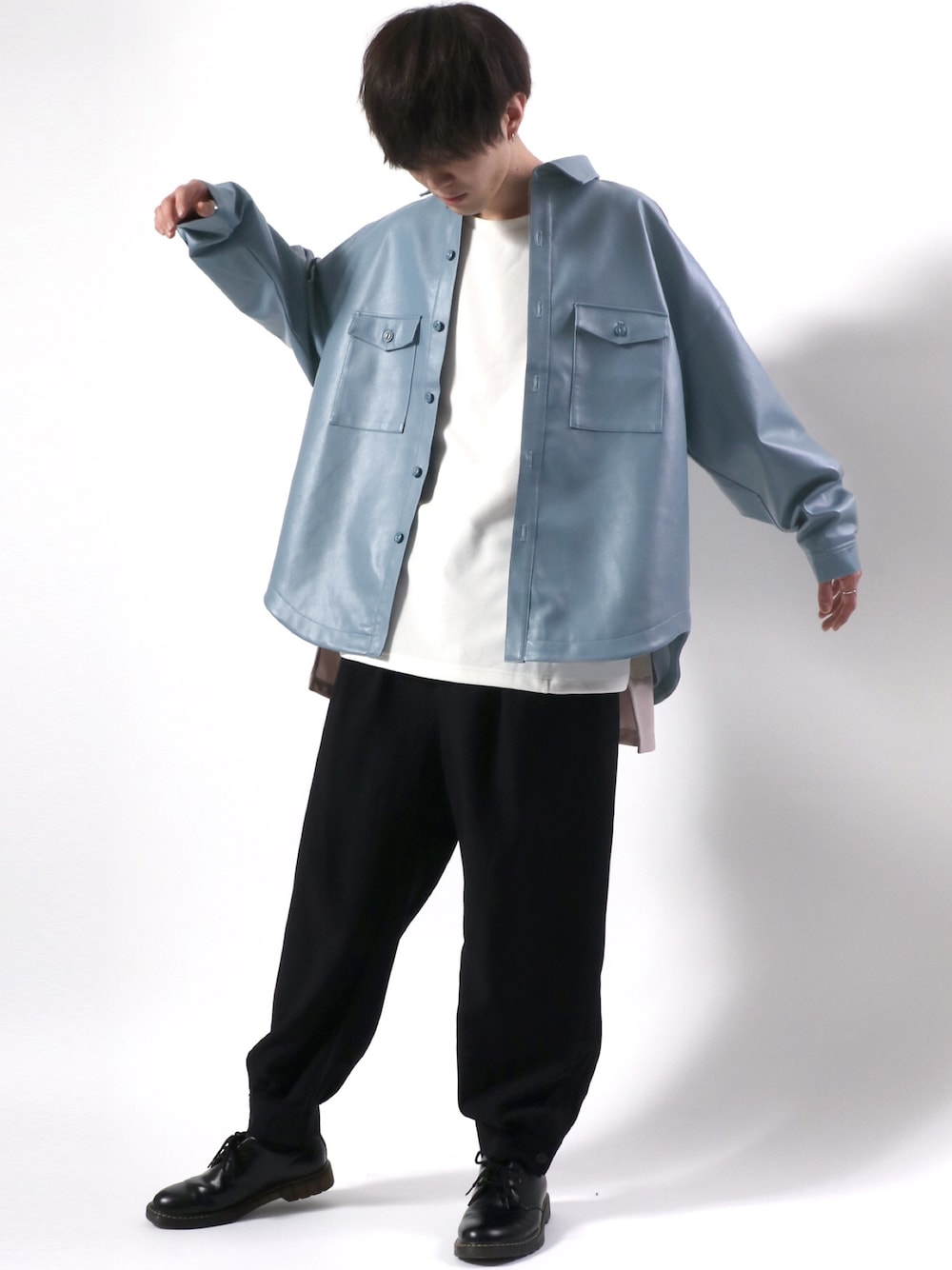 「私の推しブランド、ワイドパンツ、ドクターマーチン、Dr.Martens、SITRY」｜「SITRYのfake leather  wide cpo shirt jacket/フェイクレザー ワイド CPOシャツジャケット（シャツ/ブラウス、ブルー系）」を使った、Kanoさん（メンズ・178cm）の冬コーディネートの1枚目の写真
