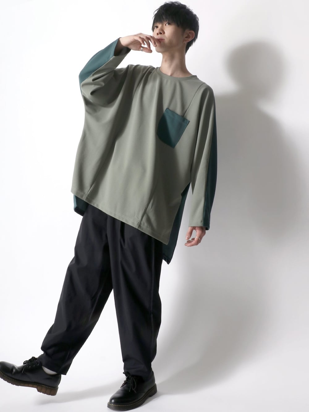 「私の推しブランド、SITRY」｜「SITRYのbi color Long length Pullover/バイカラー ロングレングス プルオーバー/ロンＴ（Tシャツ/カットソー、グリーン系）」を使った、Kanoさん（メンズ・178cm）の冬コーディネートの1枚目の写真