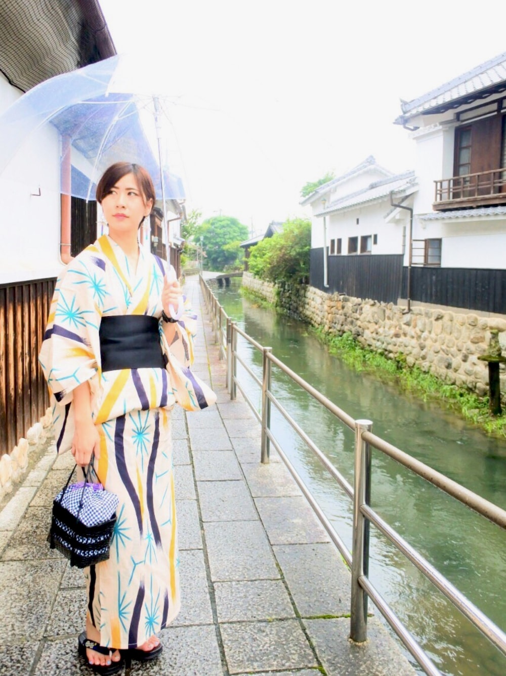 「夏、浴衣、雨の日」｜「Tokyo135°の浴衣2点セット Tokyo135°オリジナル浴衣＋浴衣帯　カジュアル（浴衣、ホワイト系）」を使った、やましさん（レディース・167cm）の夏コーディネートの1枚目の写真