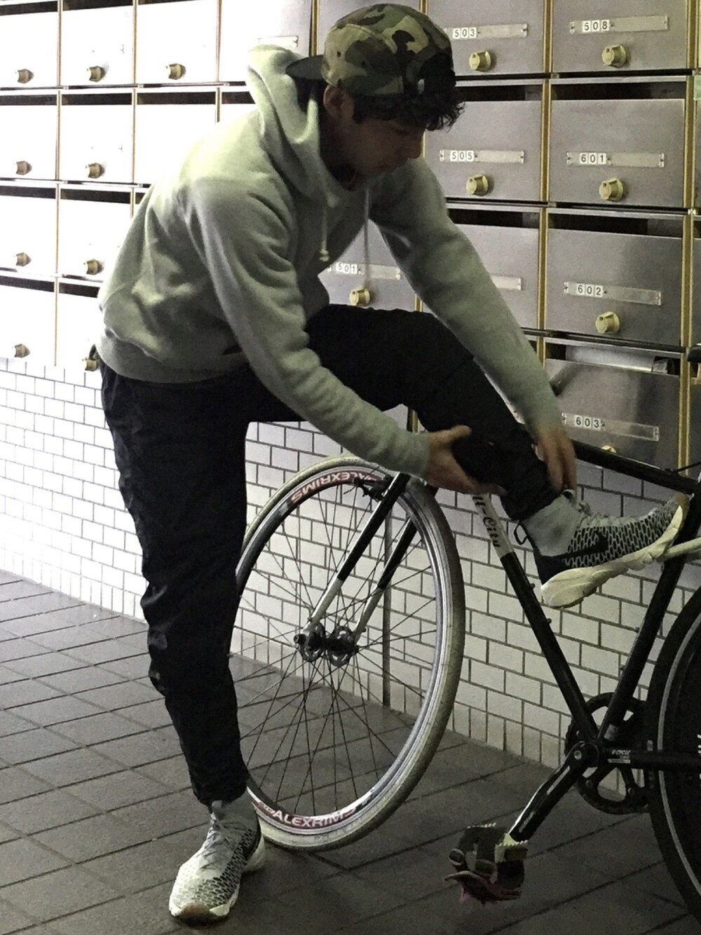 「スポーツミックス、レイヤードスタイル、ナイキ、ノースフェイス、ドラフトナイキ」｜「NIKEのアイテム（スニーカー、グレー系）」を使った、shohei878さん（メンズ・165cm）の春コーディネートの1枚目の写真