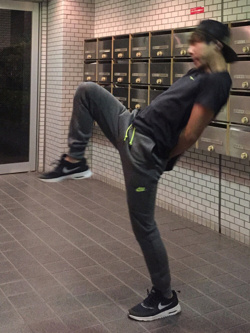 「ジム、運動、散歩、ドラフトナイキ、ナイキスニーカー、ナイキ」｜「NIKEの＜NIKE＞ TECH FLEECE PT GRY/パンツ（その他パンツ、グレー系）」を使った、shohei878さん（メンズ・165cm）の秋コーディネートの1枚目の写真