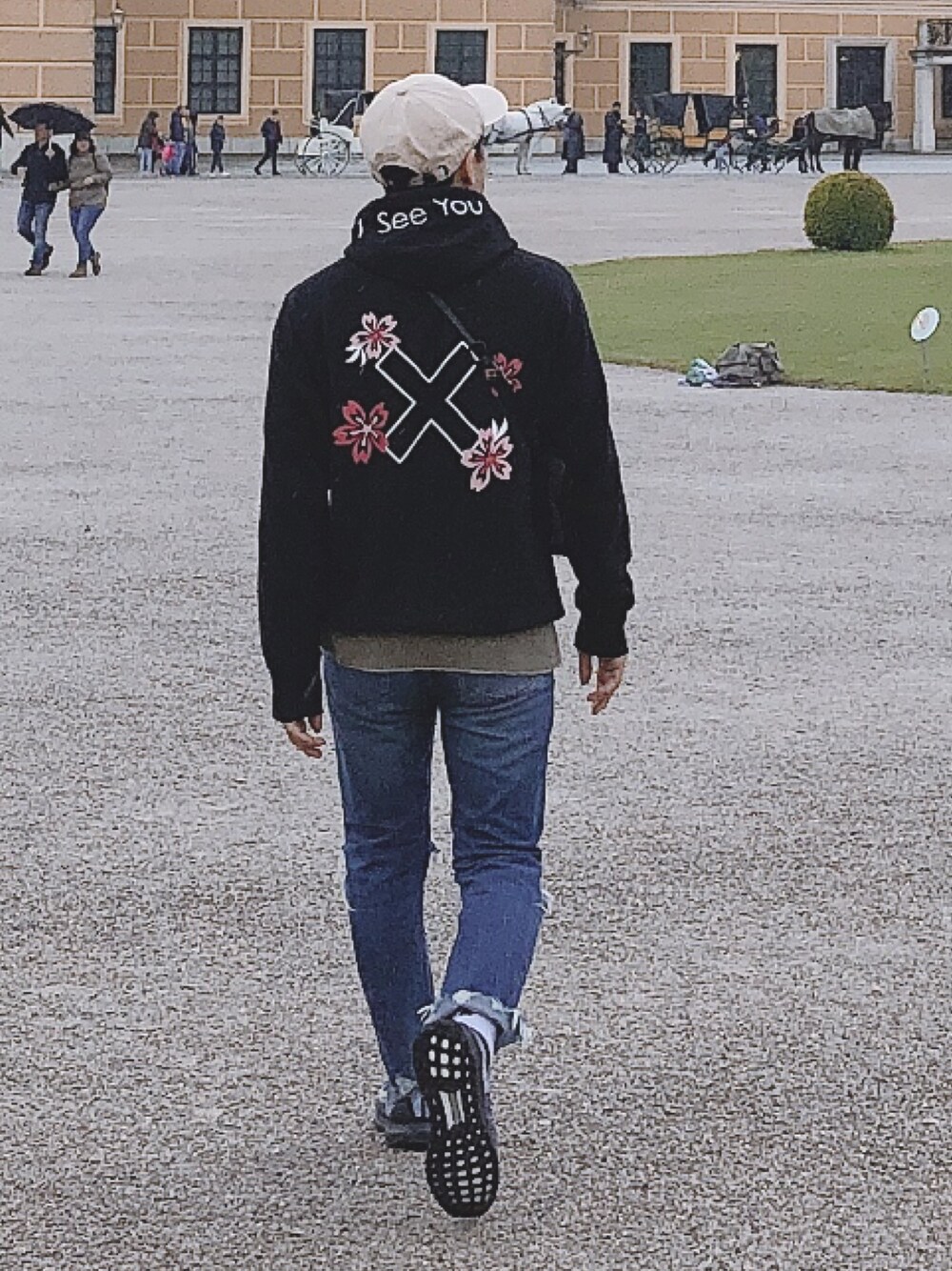 「秋のマイ旬スタイル」｜「BEAMSのアイテム（パーカー、ブラック系）」を使った、shohei878さん（メンズ・166cm）の秋コーディネートの1枚目の写真