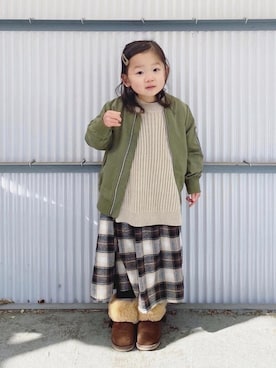 「ムートンブーツ」｜「アイテム（MA-1）」を使った、Sakuiiさん（キッズ・100cm）の冬コーディネート
