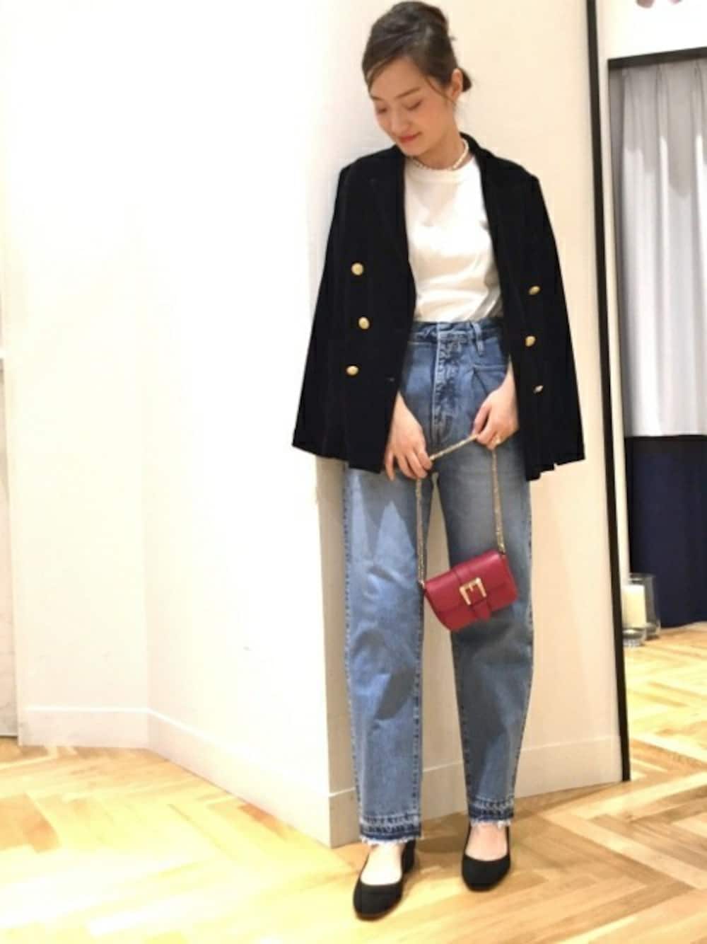 「ジャケット、デニム、シンプル、秋のコーデ、大人カジュアル、ラフ、ベロア、シンプルコーデ、FIGARO」｜「FIGARO ParisのTシャツ◆（Tシャツ/カットソー、ホワイト系）」を使った、yukiさん（レディース・160cm）の夏コーディネートの1枚目の写真