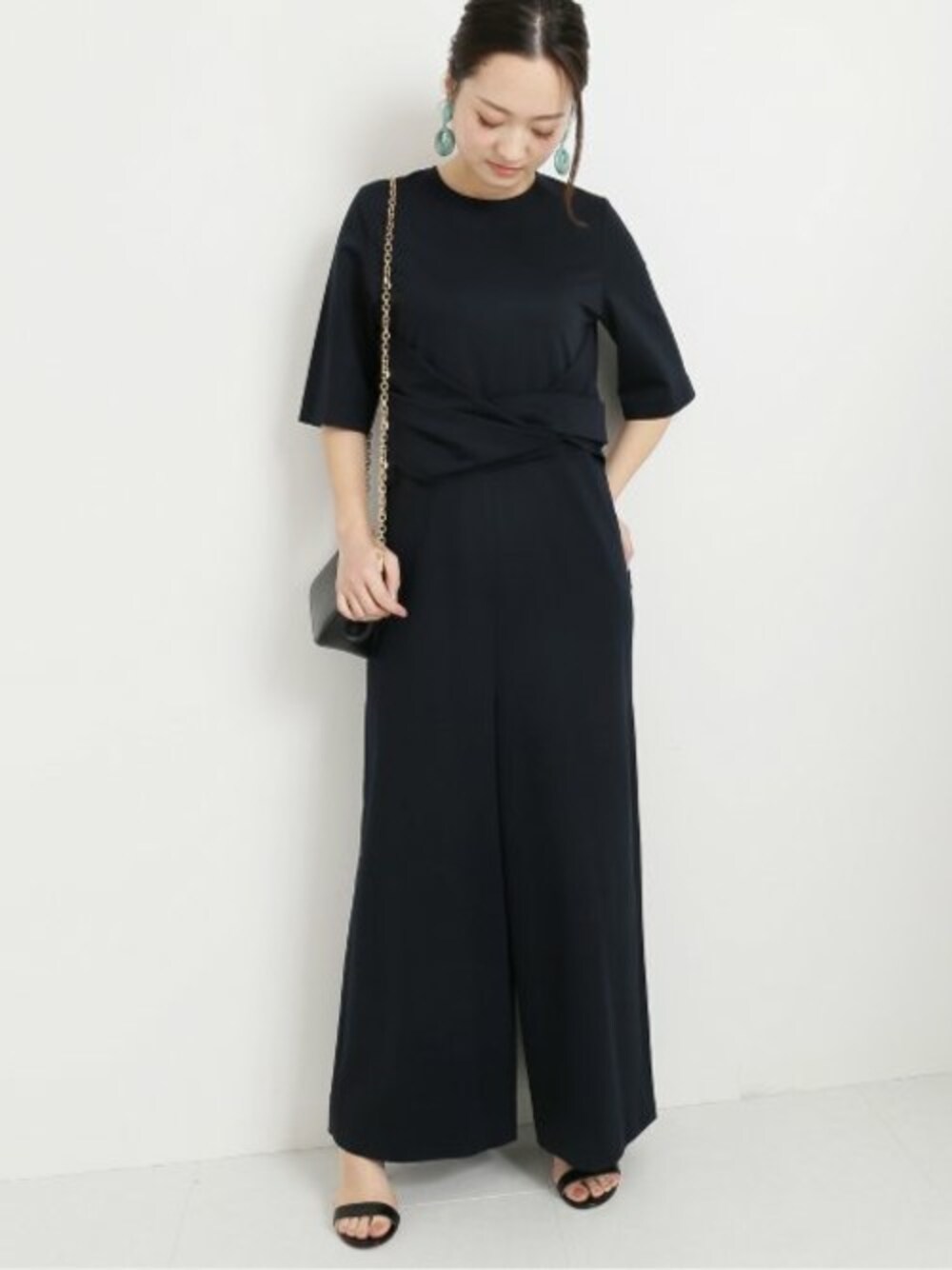 「ショルダーバッグ、オールインワン、オケージョン、チェーンバッグ、お仕事コーデ、VERMEIL par iena、ZANCHETTI」｜「VERMEIL par ienaのZANCHETTI ミニ ショルダーバッグ◆（ショルダーバッグ、ブラック系）」を使った、yukiさん（レディース・160cm）の春コーディネートの1枚目の写真