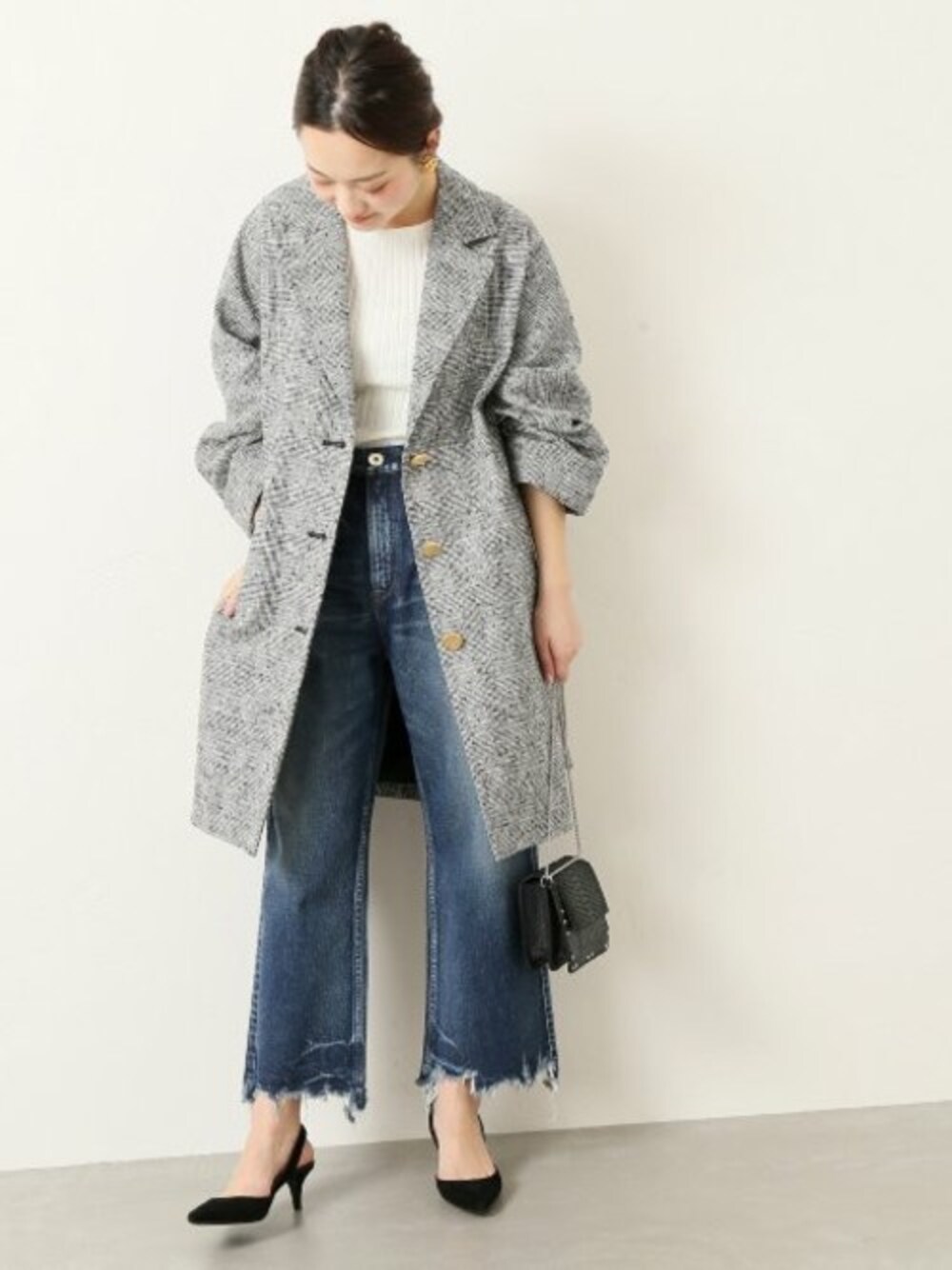 「チェック、デニム、チェスターコート、コクーンコート、カットオフデニム、upper hights、BALDAN、VERMEIL par iena、COUTURED ADAM」｜「VERMEIL par ienaのCOUTURED ADAM*VERMEIL コクーンチェスターコート◆（チェスターコート、ブラック系）」を使った、yukiさん（レディース・160cm）の春コーディネートの1枚目の写真