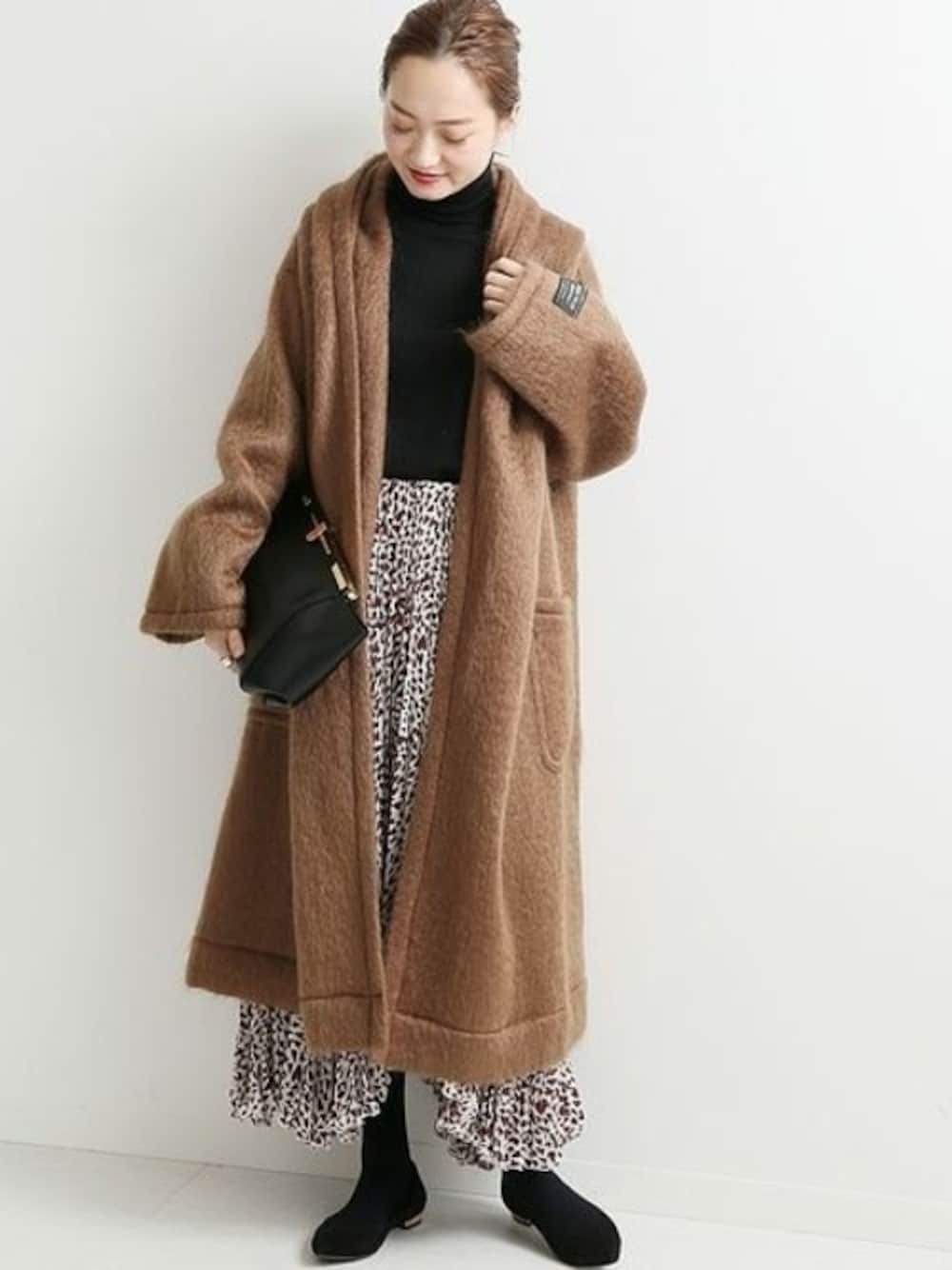 「コート、ニット、フレアスカート、スカート、レオパード、フラットシューズ、タートルネック、オーバーサイズ、ブラウン、VERMEIL par iena」｜「VERMEIL par ienaのSAMUEL TWEED モヘヤコート◆（その他アウター、ブラウン系）」を使った、yukiさん（レディース・160cm）の冬コーディネートの1枚目の写真
