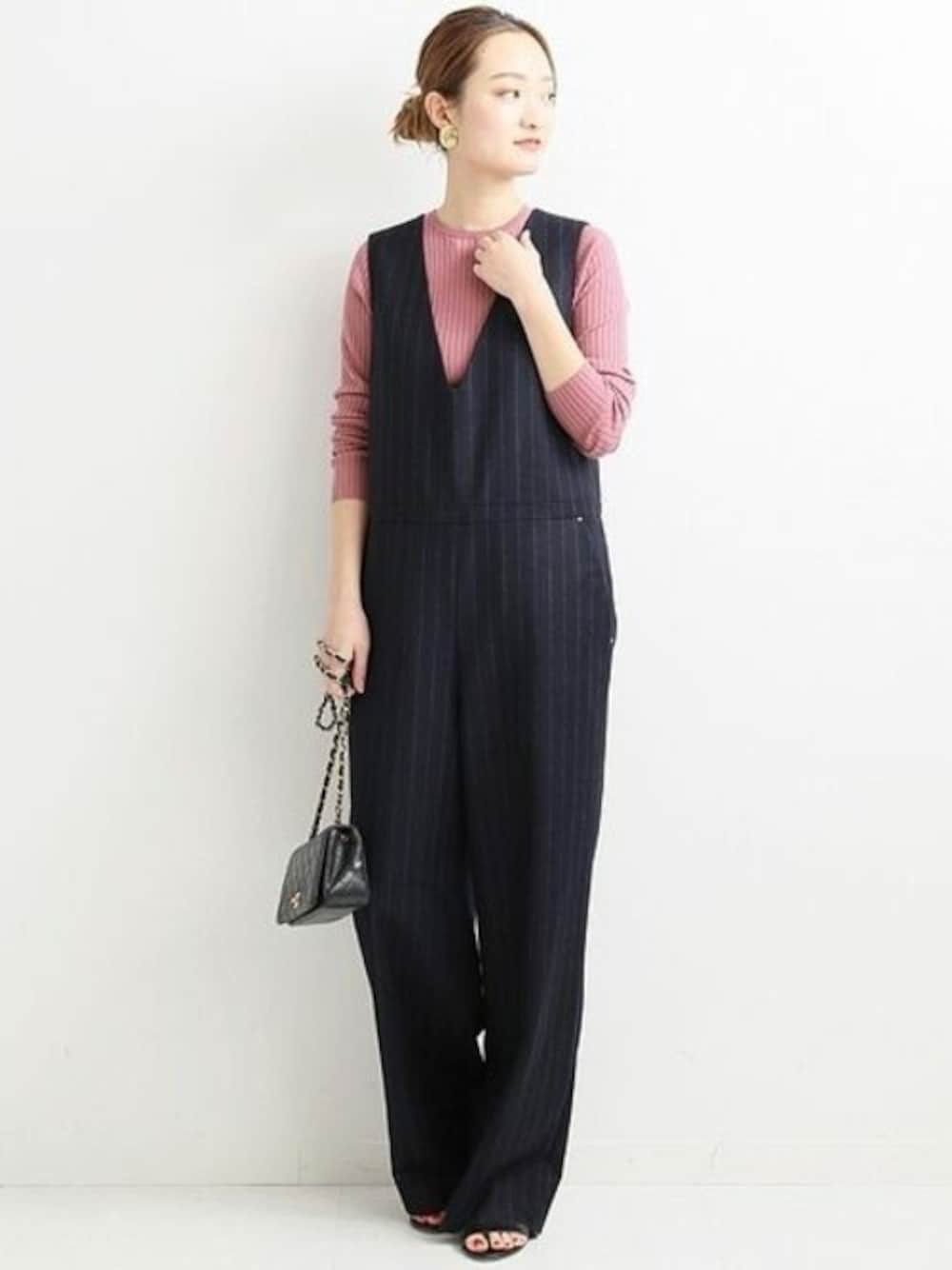 「ニット、シンプル、ピンク、ショルダーバッグ、ネイビー、オールインワン、プルオーバー、ストライプ、サンダル、VERMEIL par iena」｜「VERMEIL par ienaのONTARIO Rib クルーネックプルオーバー◆（ニット/セーター、ピンク系）」を使った、yukiさん（レディース・160cm）の夏コーディネートの1枚目の写真
