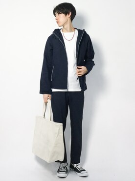 「ストライプパンツ」｜「アイテム（マウンテンパーカー）」を使った、Morikawa Yoshinoriさん（メンズ・176cm）の春コーディネート