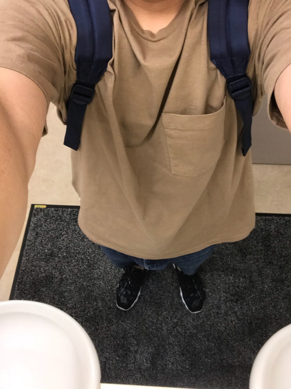 「夏コーデ、シンプルコーデ、カジュアル、Tシャツ、デニムパンツ、BEDWIN & THE HEARTBREAKERS、asics tiger、mita sneakers、THE NORTH FACE PURPLE LABEL、racal」｜「CAL O LINEのSOLID COLOR S/S POCKET TEE（Tシャツ/カットソー、ベージュ系）」を使った、100百式さん（メンズ・165cm）の夏コーディネートの1枚目の写真